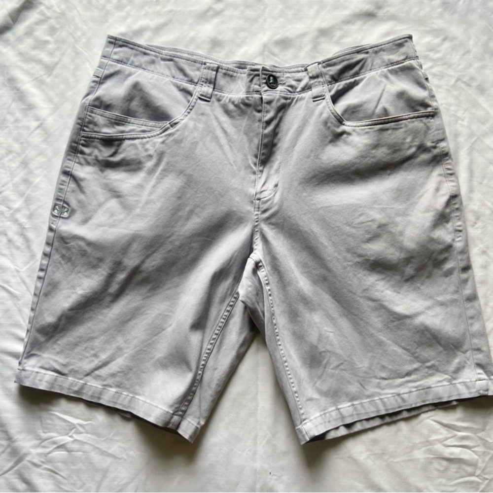 Under Armor Gray Flat Front Chino Shorts 10" Inseam Men's 38